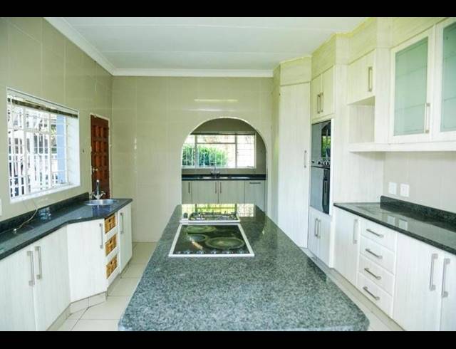 4 BEDROOM PROPERTY TO RENT IN BRYANSTON